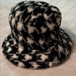 Elegant Monochrome Faux Fur Bucket Hat
